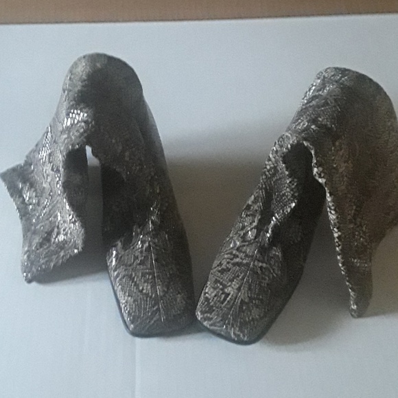 Carlo Rosseti Trendy Faux Alligator Boots Size 7 - Picture 2 of 4